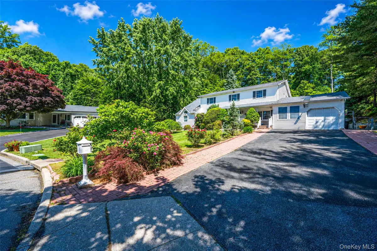 7 New Jersey Court, Dix Hills, NY 11746 - #1