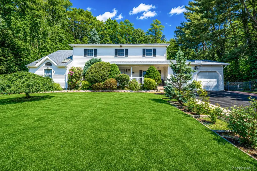 7 New Jersey Court, Dix Hills, NY 11746 - #2