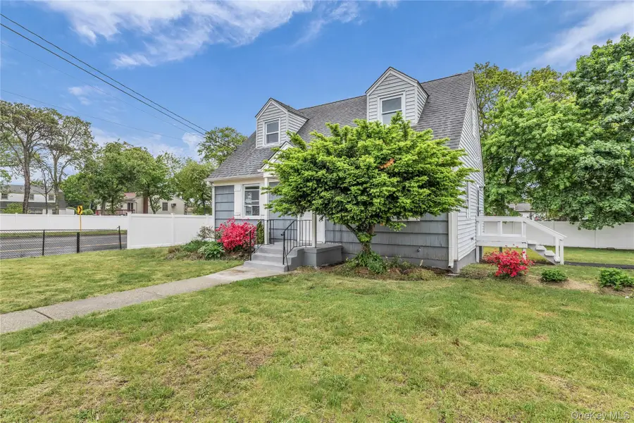 466 44th Street, Copiague, NY 11726 - #3