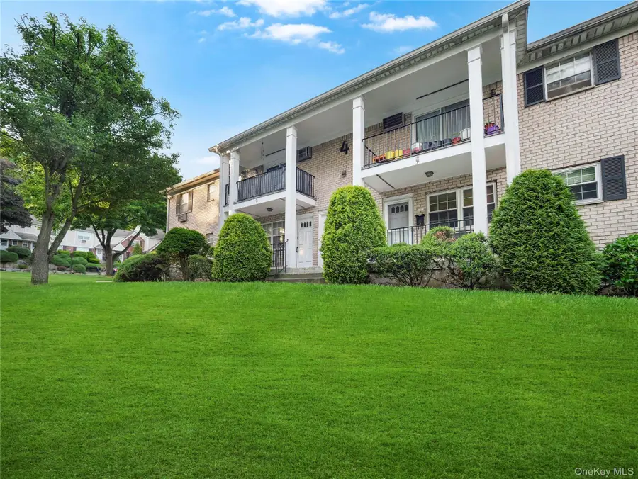 1 Doxbury Lane, Suffern, NY 10901 - #2