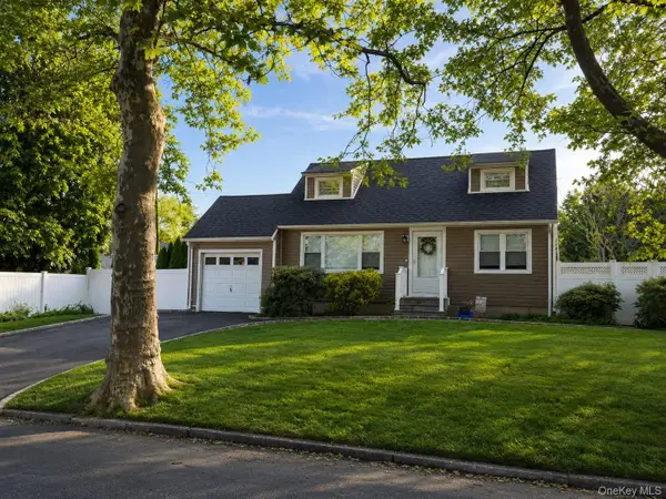 3 Win Haven Lane, Commack, NY 11725