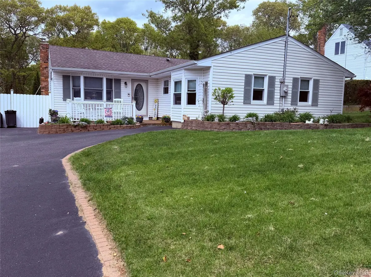 19 Washington Heights Street, Selden, NY 11784 - #1