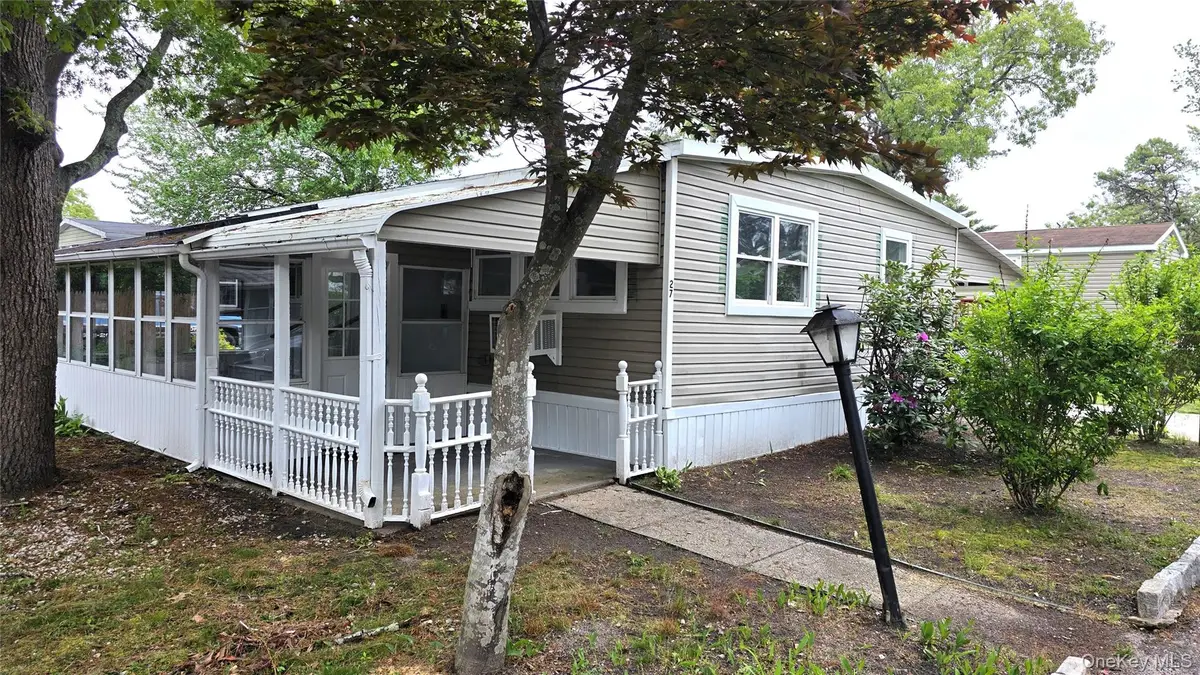 525 Riverleigh Avenue #27 Birch, Riverhead, NY 11901 - #1