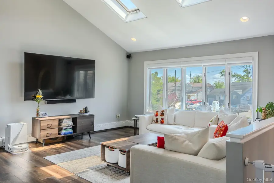 4 Lorraine Road, Island Park, NY 11558 - #3
