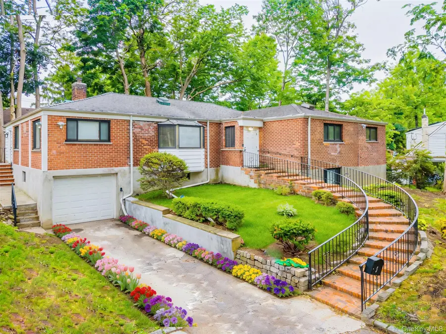 5 Bellingham Lane, Great Neck, NY 11023 - #2