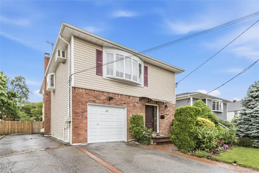 22 Wood Street, Lynbrook, NY 11563 - #2
