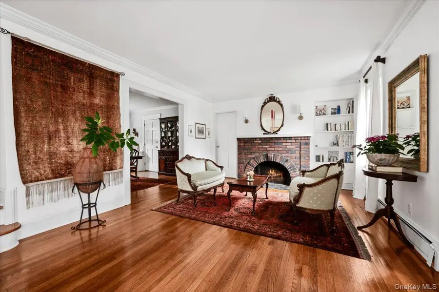 11 Demott Avenue, Rockville Centre, NY 11570 - #2