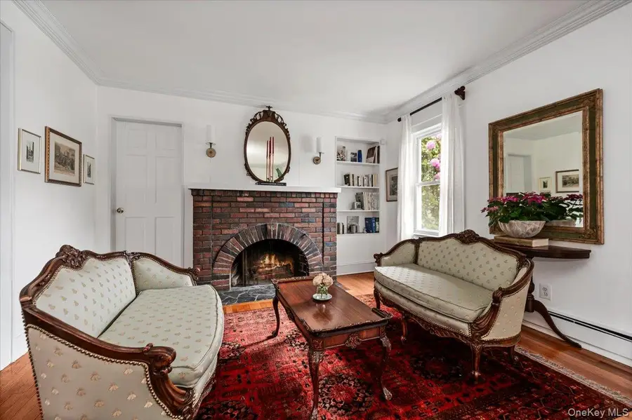 11 Demott Avenue, Rockville Centre, NY 11570 - #3