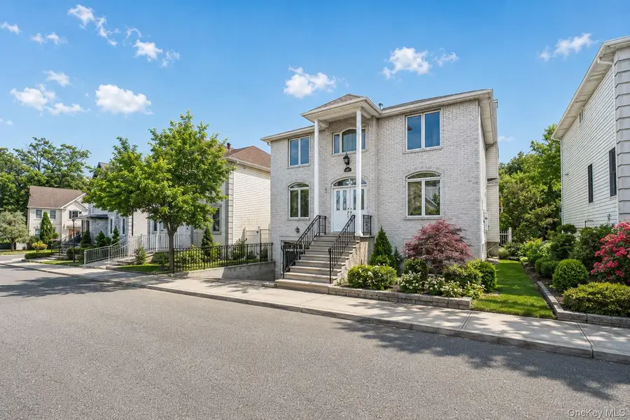 34 Putters Ct, Staten Island, NY 10301 - #2