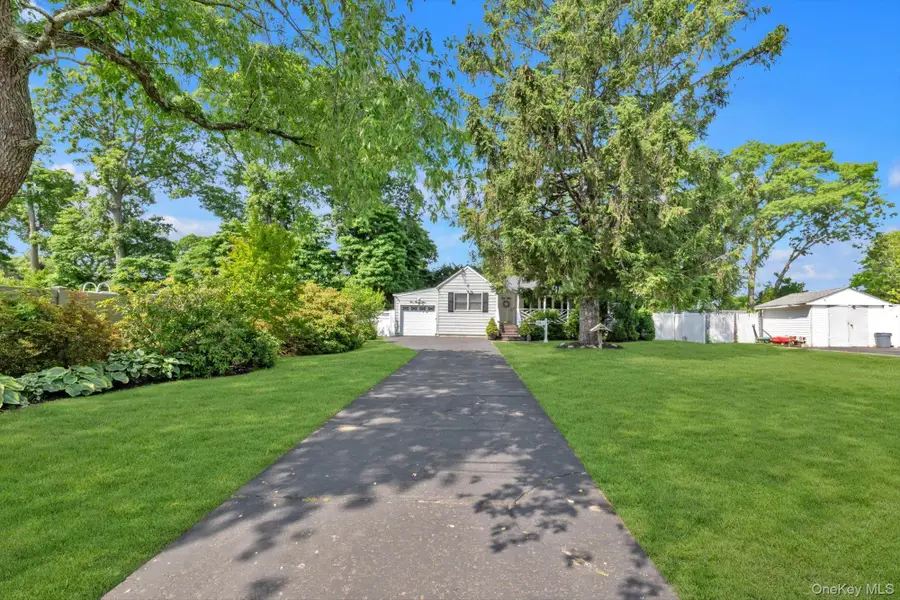 135 Centre Avenue, Lindenhurst, NY 11757 - #2