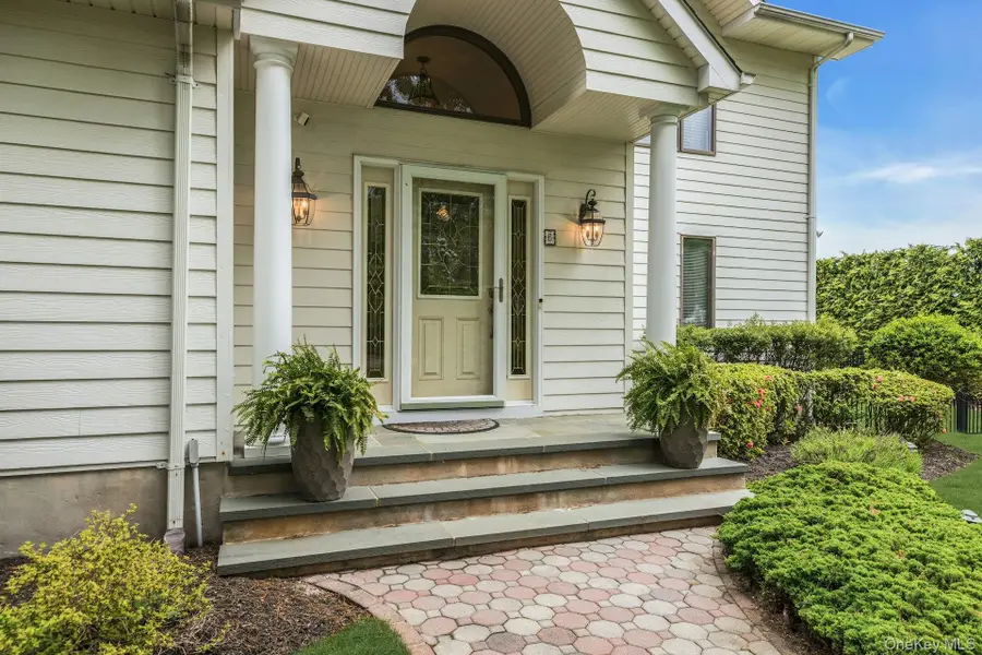 6 Mill Pond Road, Hampton Bays, NY 11946 - #3