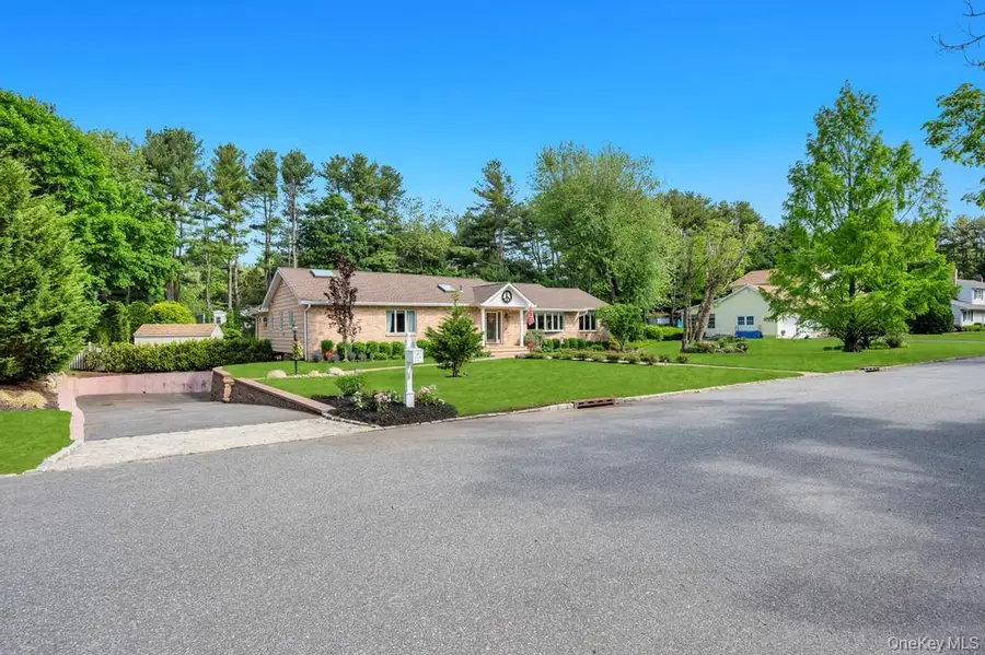 10 S Lot Road, Smithtown, NY 11787 - #2