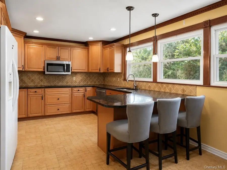 180 Sutton Manor Road, New Rochelle, NY 10801 - #2