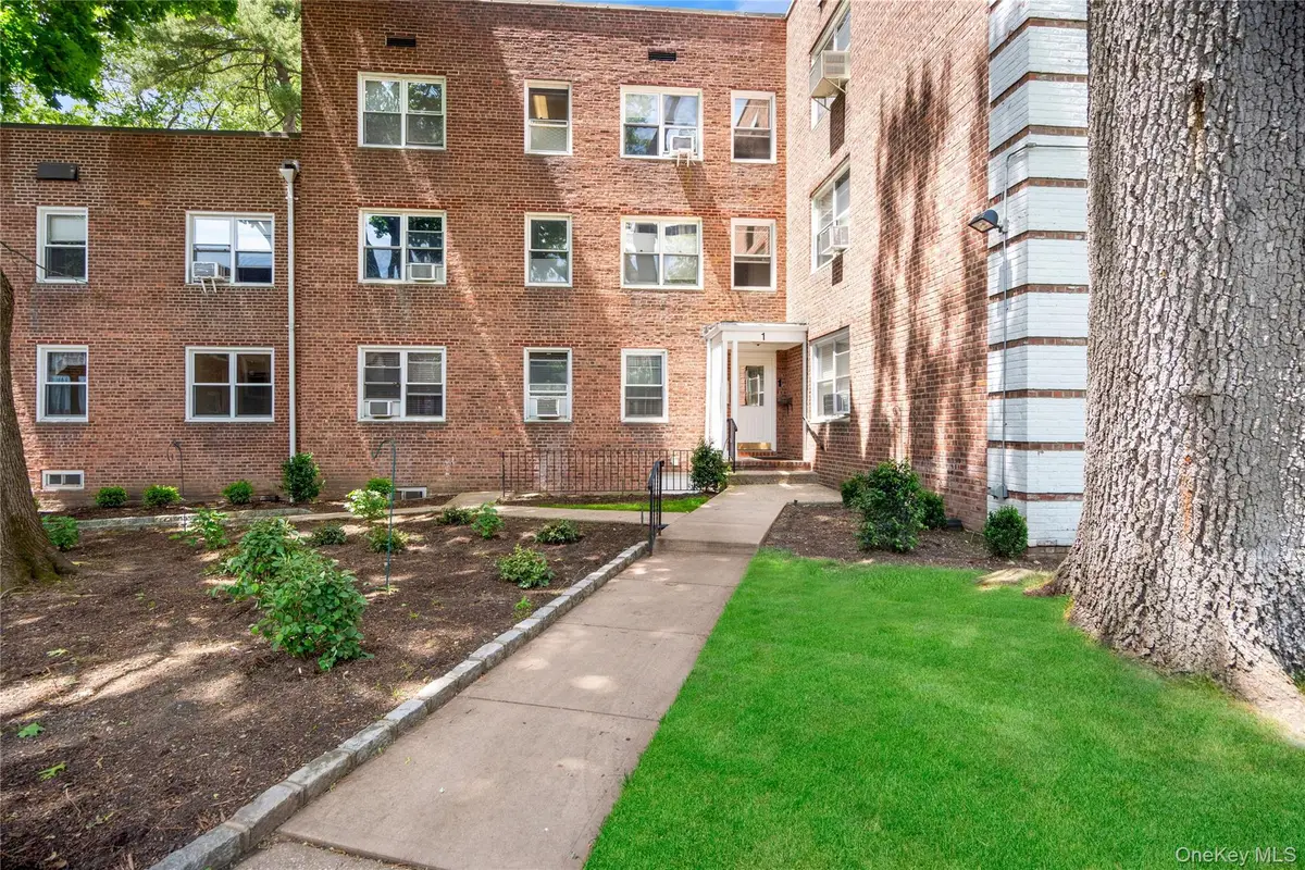 1 Edwards Street #2D, Roslyn Heights, NY 11577 - #1