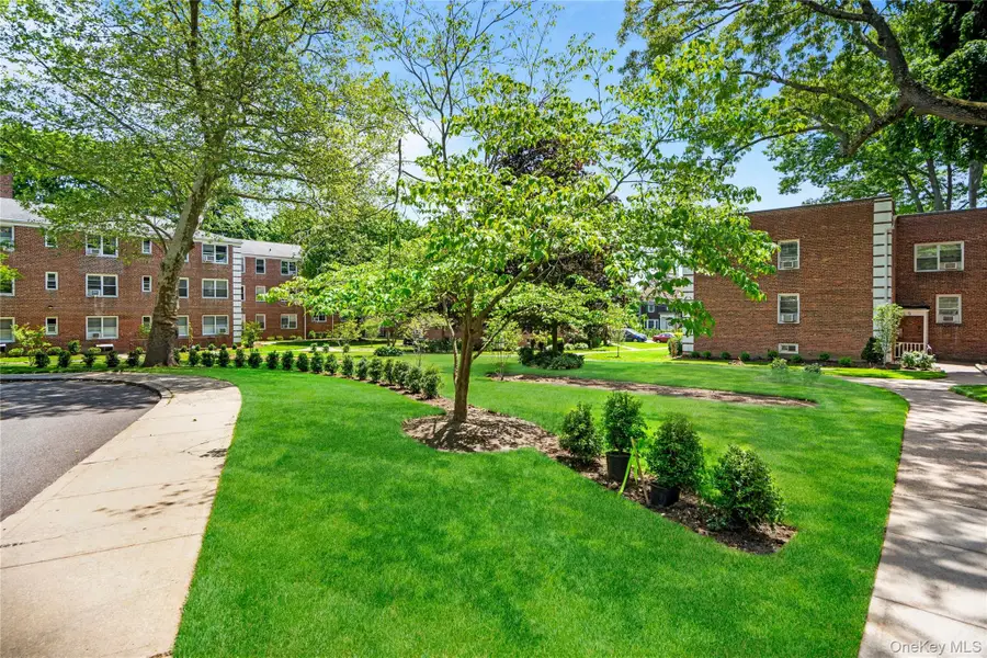 1 Edwards Street #2D, Roslyn Heights, NY 11577 - #3