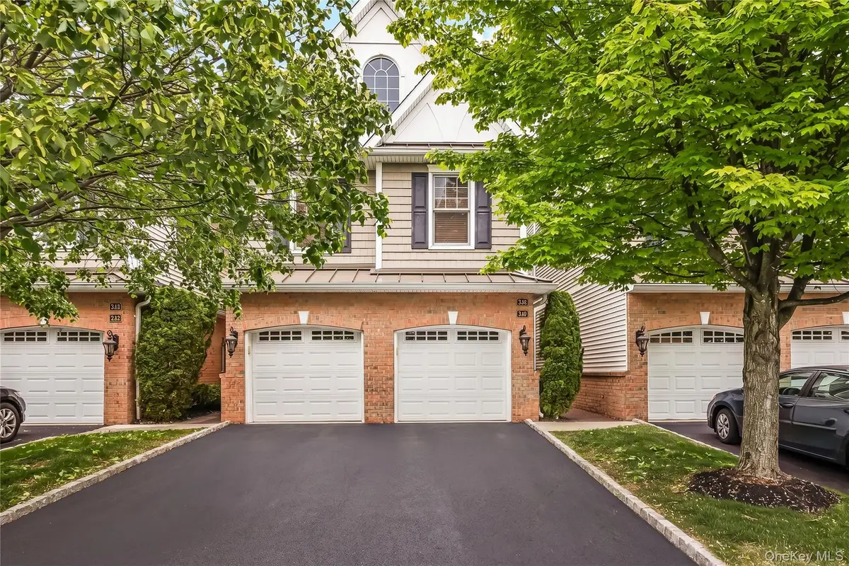 246 Roosevelt Way #11103, Westbury, NY 11590 - #1