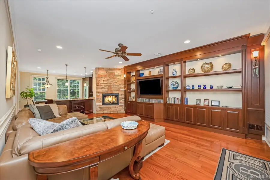 246 Roosevelt Way #11103, Westbury, NY 11590 - #3