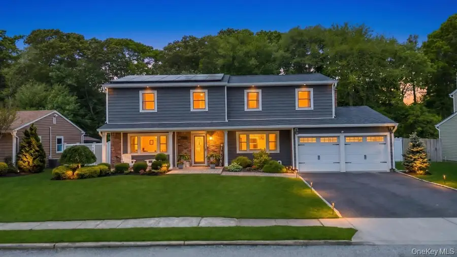 20 Canterbury Court, Oakdale, NY 11769 - #2