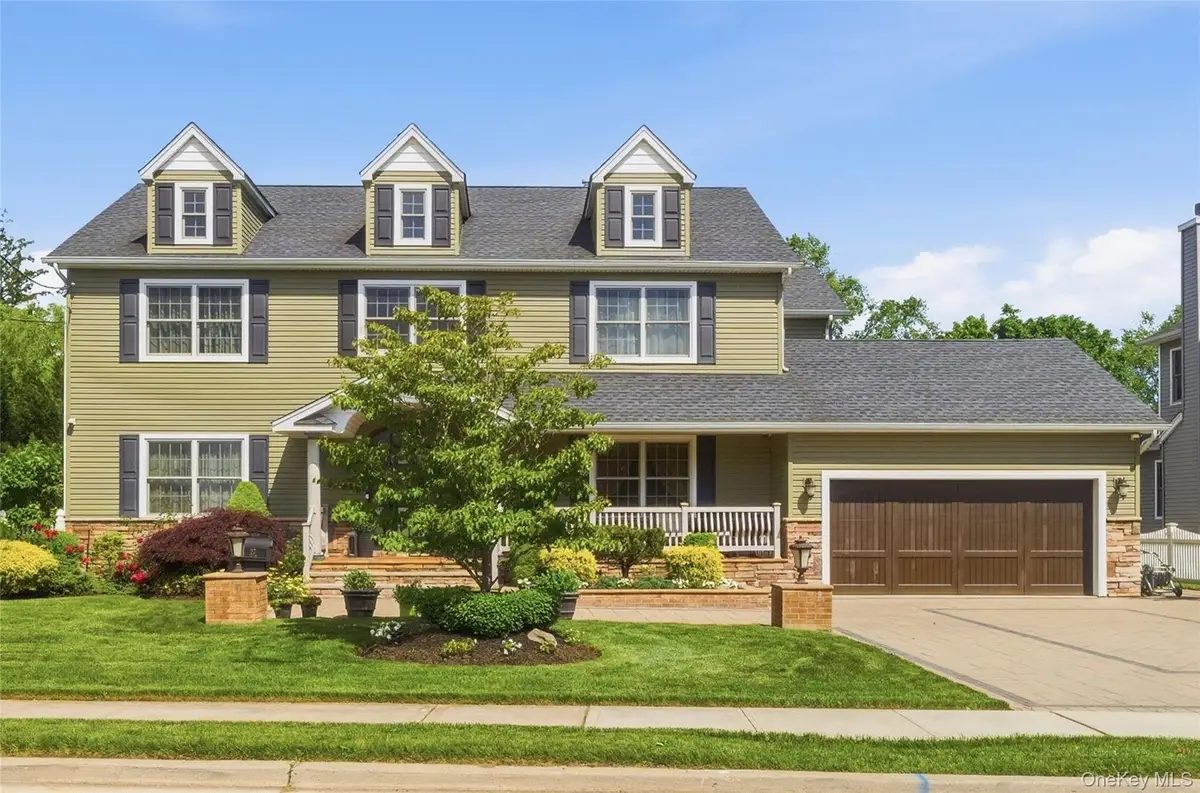27 Davison Place, Rockville Centre, NY 11570 - #1
