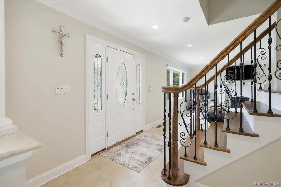 19 Gruber Drive, Glen Cove, NY 11542 - #3