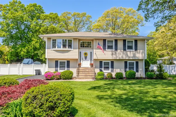 46 Hewitt Boulevard, Center Moriches, NY 11934