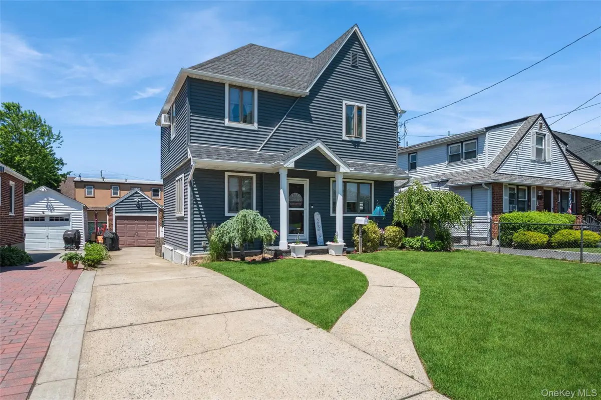 24 Commonwealth Street, Franklin Square, NY 11010 - #1