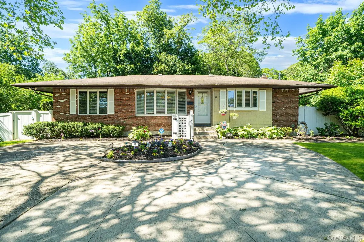 37 Coe Place, Huntington Station, NY 11746 - #1