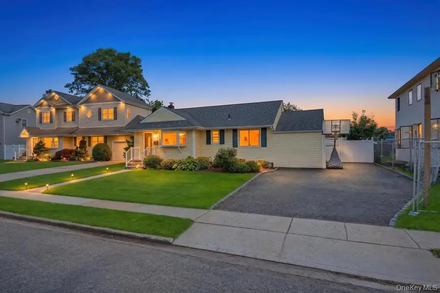 83 E End Avenue, Hicksville, NY 11801 - #2