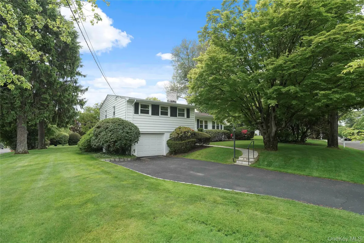 11 Maplemoor Lane, White Plains, NY 10605 - #1