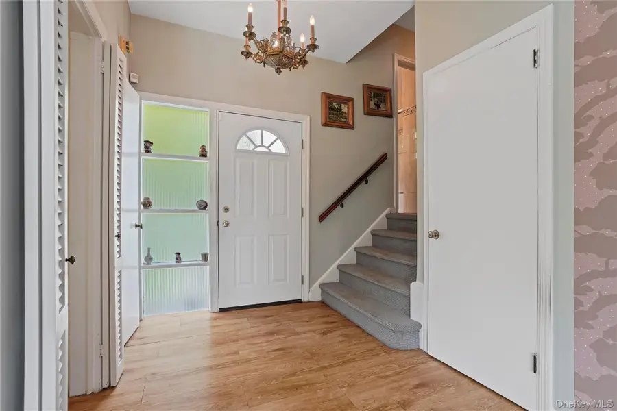 11 Maplemoor Lane, White Plains, NY 10605 - #3