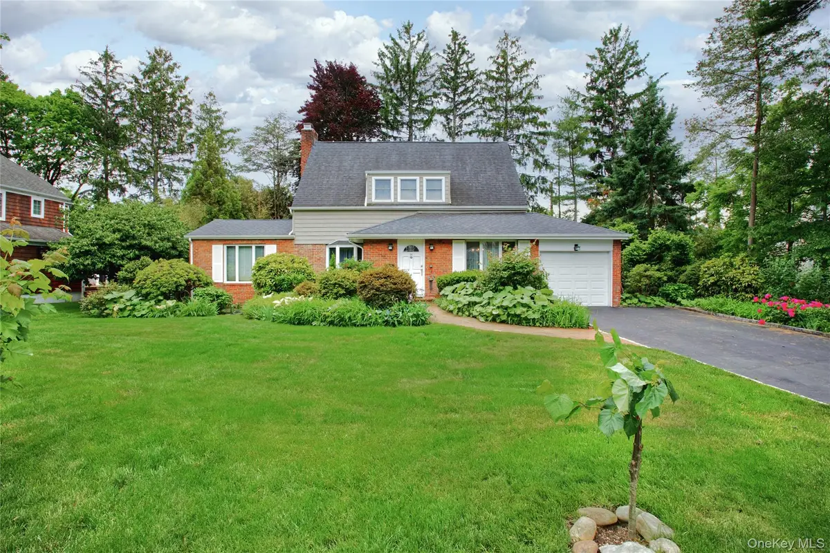 34 Wildwood Lane, East Hills, NY 11577 - #1