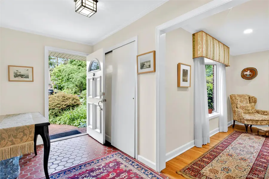 34 Wildwood Lane, East Hills, NY 11577 - #2
