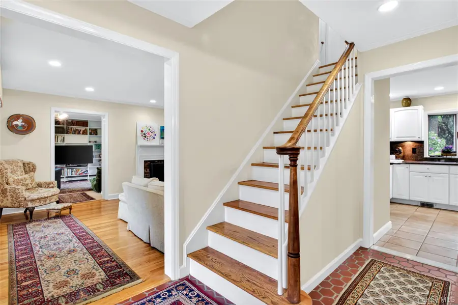 34 Wildwood Lane, East Hills, NY 11577 - #3