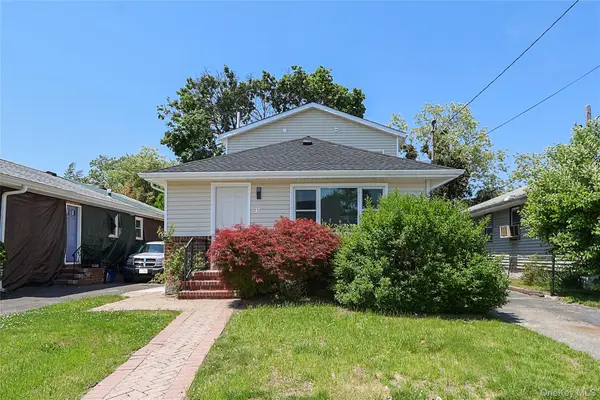 37 Lancaster Place, Hempstead, NY 11550