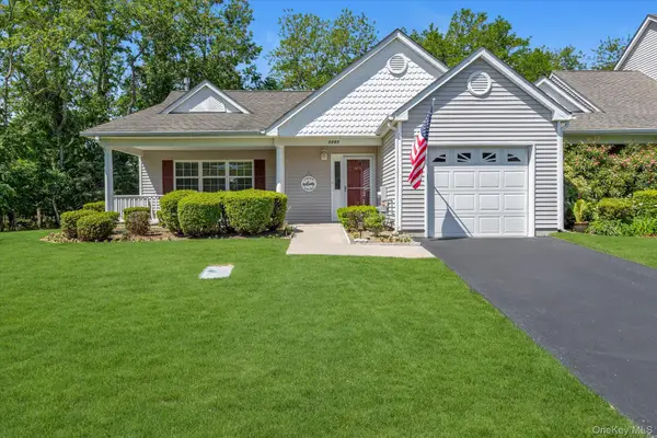 2201 Pebble Beach Path #2201, Riverhead, NY 11901