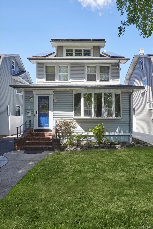 43 E Raleigh Avenue, Staten Island, NY 10310