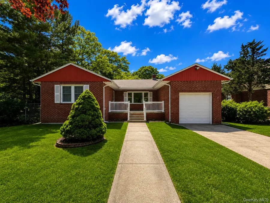 28 Jonas Boulevard, Centereach, NY 11720 - #2