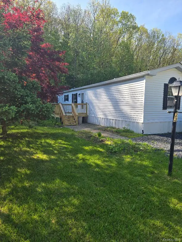 23 Oak St, Wurtsboro, NY 12790