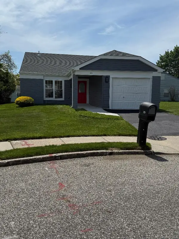 379 Larchmont Court, Ridge, NY 11961