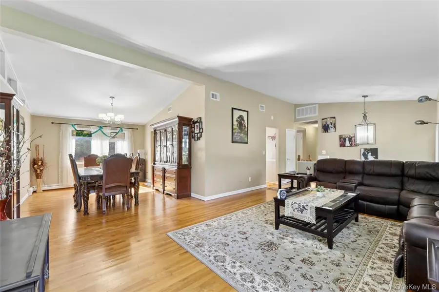 5 Shagbark Court, New City, NY 10956 - #3