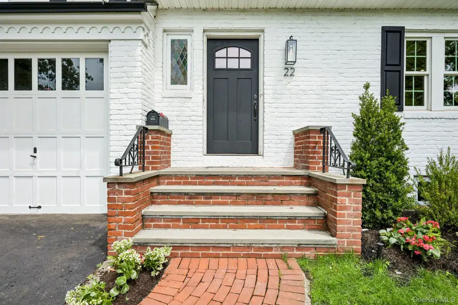 22 Shorehaven Lane, Manhasset, NY 11030 - #2