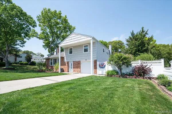 5 Spruceton Street, Brookhaven, NY 11784