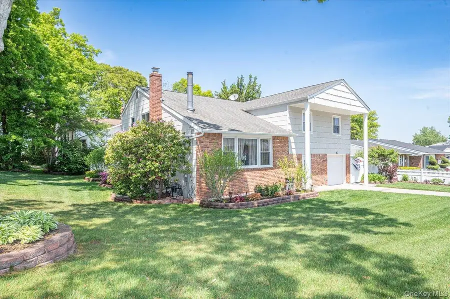 5 Spruceton Street, Selden, NY 11784 - #3