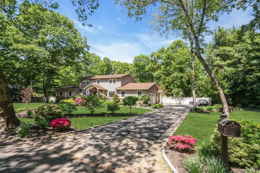 1 Sarah Drive, Dix Hills, NY 11746 - #3