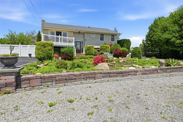 661 Shore Drive, Oakdale, NY 11769