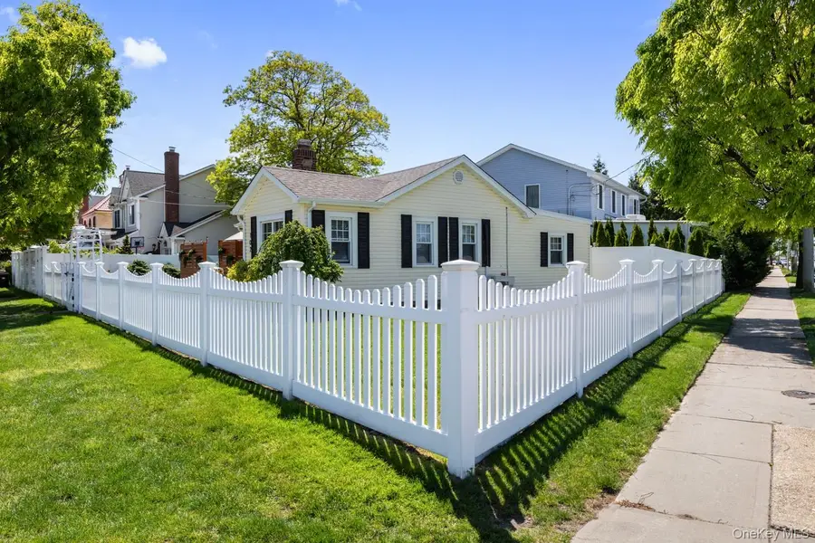 102 Garfield Place, Massapequa, NY 11758 - #2