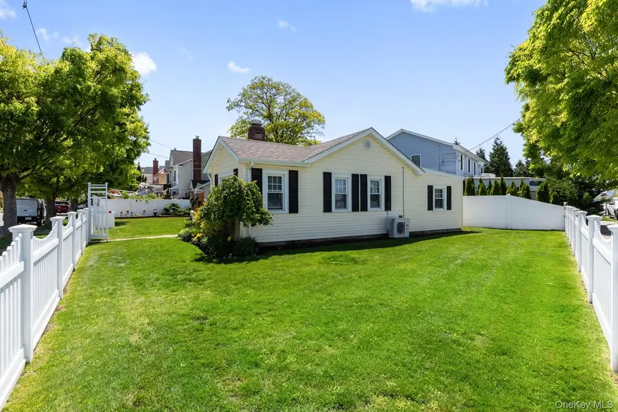 102 Garfield Place, Massapequa, NY 11758 - #3