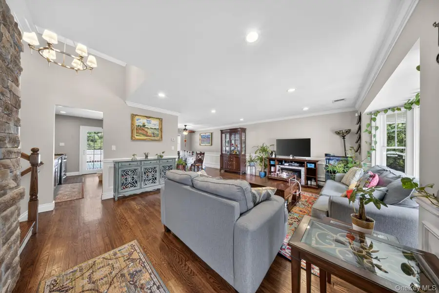 6 Holly Lane, Jericho, NY 11753 - #2