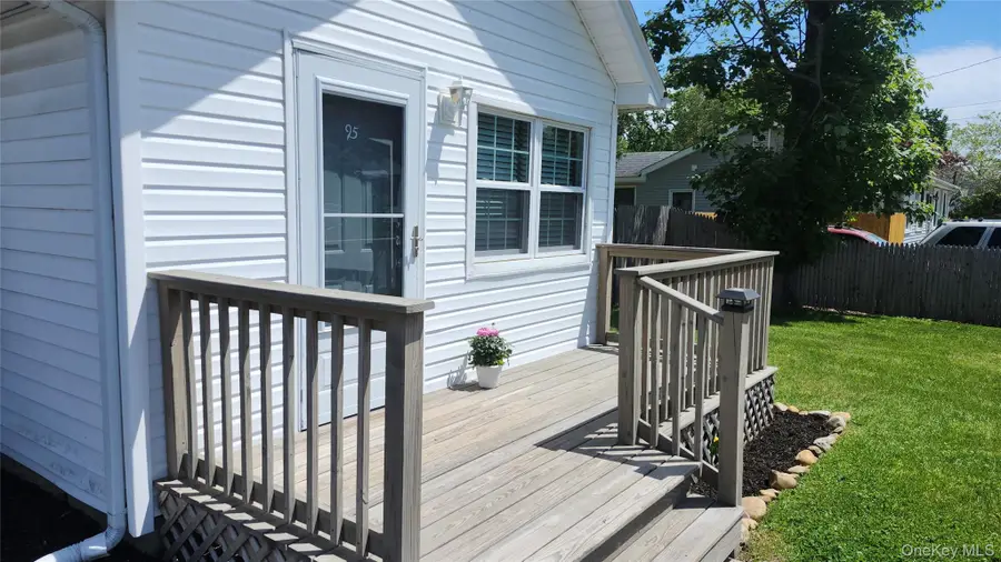 95 Pleasure Avenue, Ronkonkoma, NY 11779 - #3