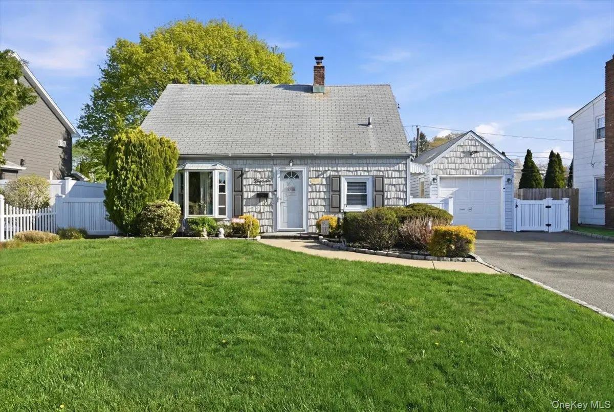 13 Grove Lane, Levittown, NY 11756 - #1